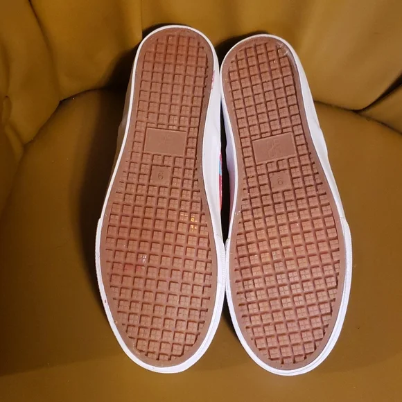 Hand painted slip on shoes - Picture 4 of 4